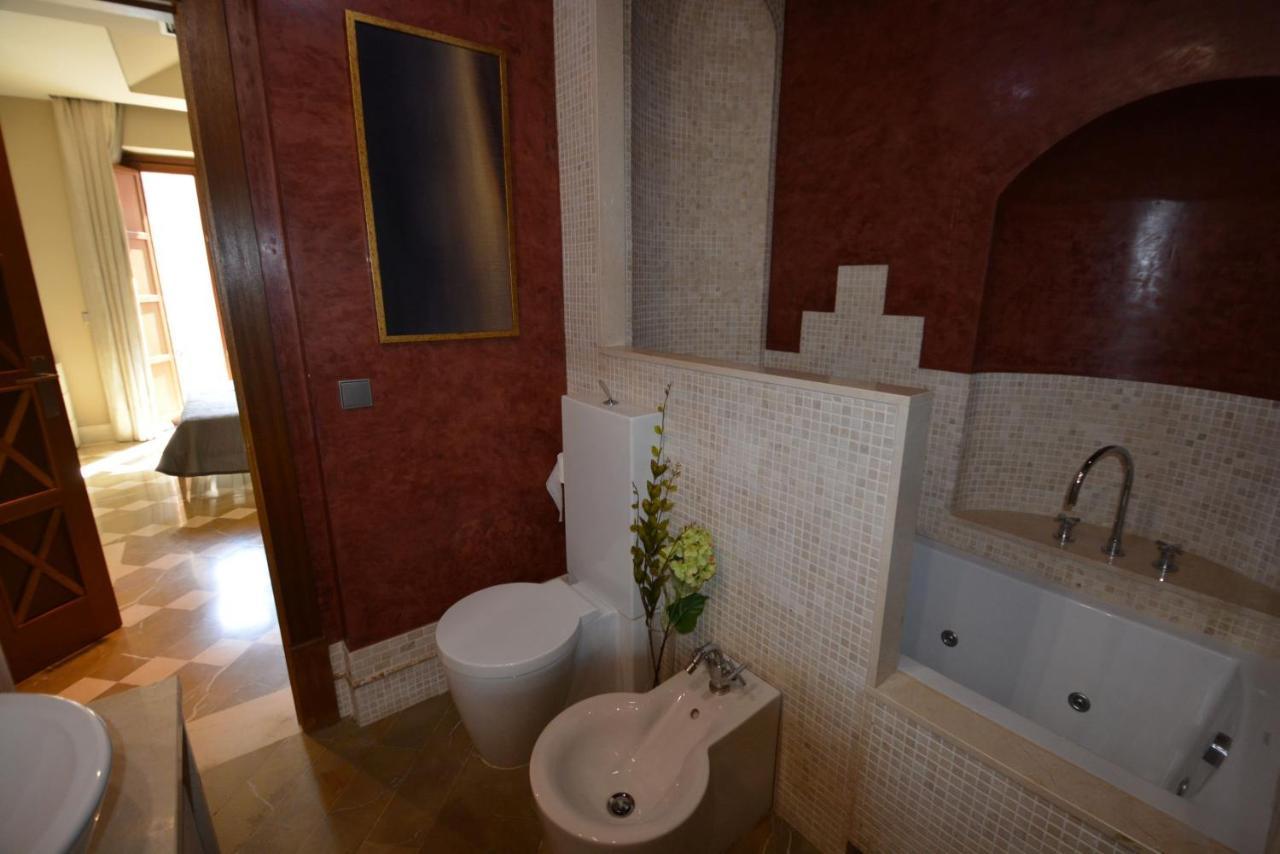 Luxury Apartment With Views To Alcazar, Cathedral And Giralda. Seville Luaran gambar