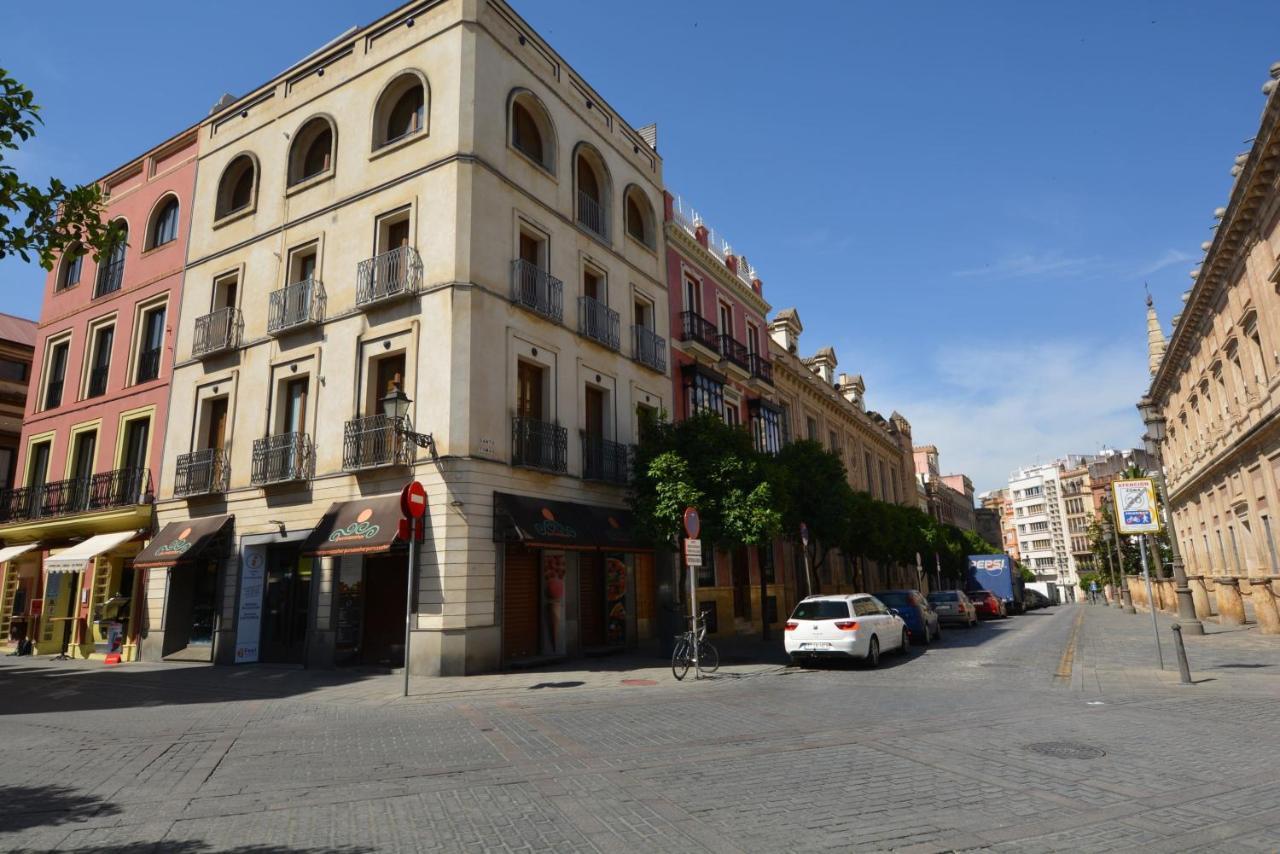 Luxury Apartment With Views To Alcazar, Cathedral And Giralda. Seville Luaran gambar