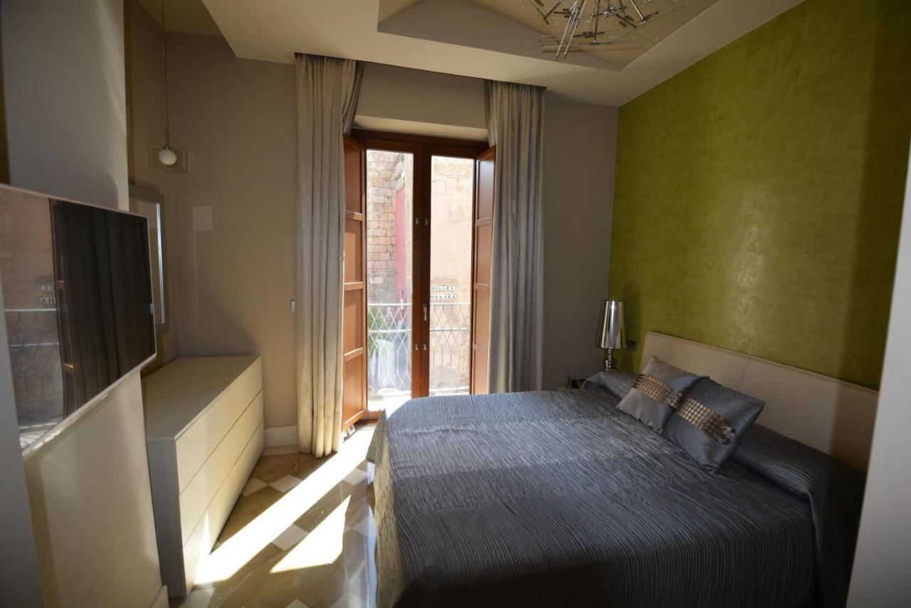 Luxury Apartment With Views To Alcazar, Cathedral And Giralda. Seville Luaran gambar
