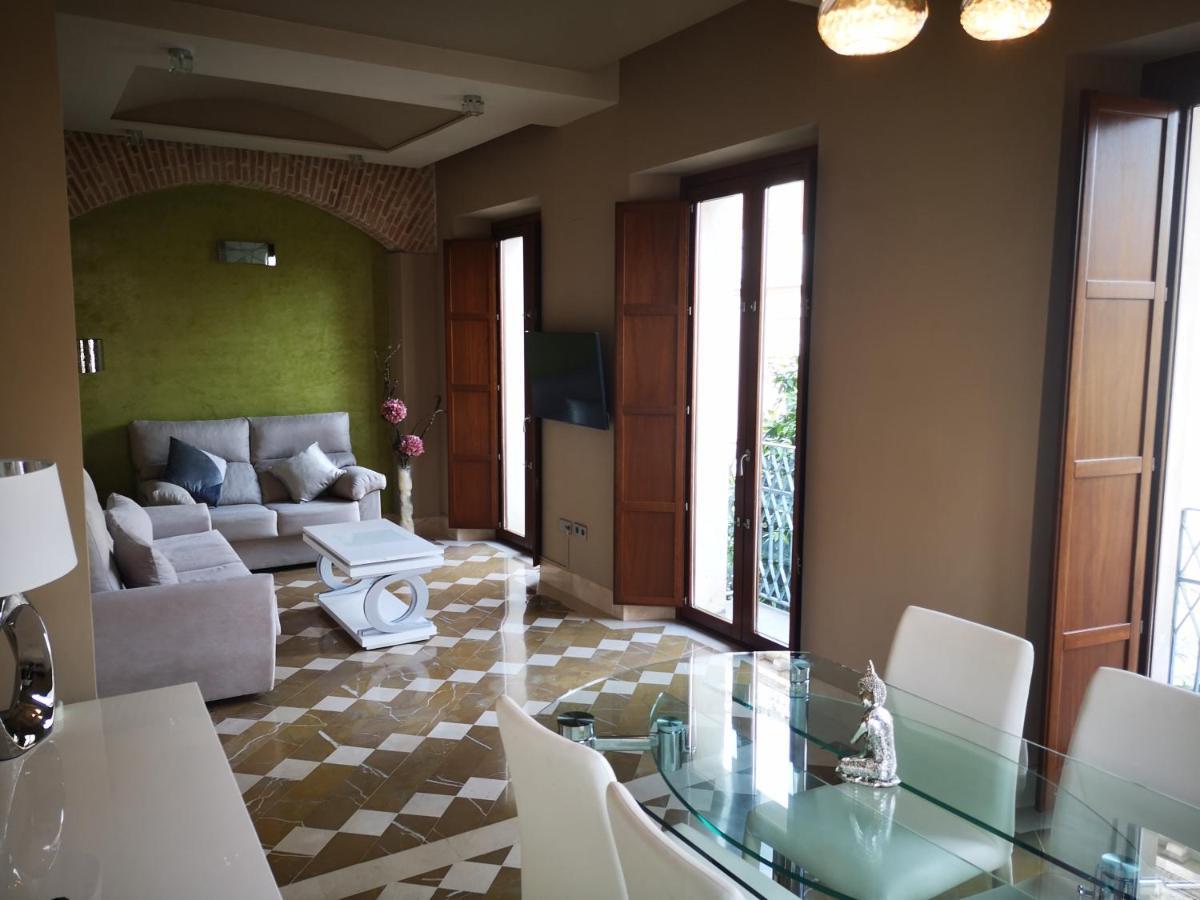 Luxury Apartment With Views To Alcazar, Cathedral And Giralda. Seville Luaran gambar