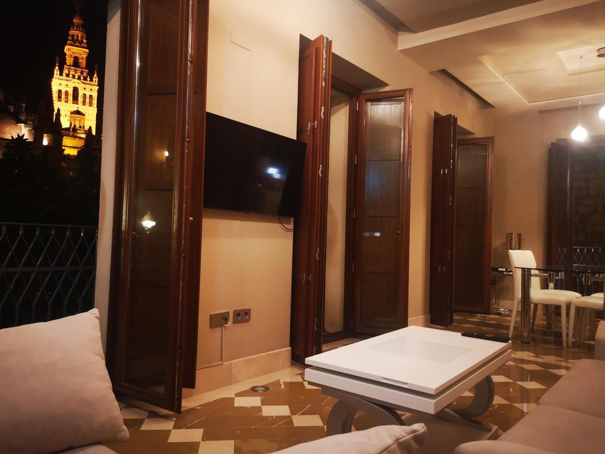 Luxury Apartment With Views To Alcazar, Cathedral And Giralda. Seville Luaran gambar