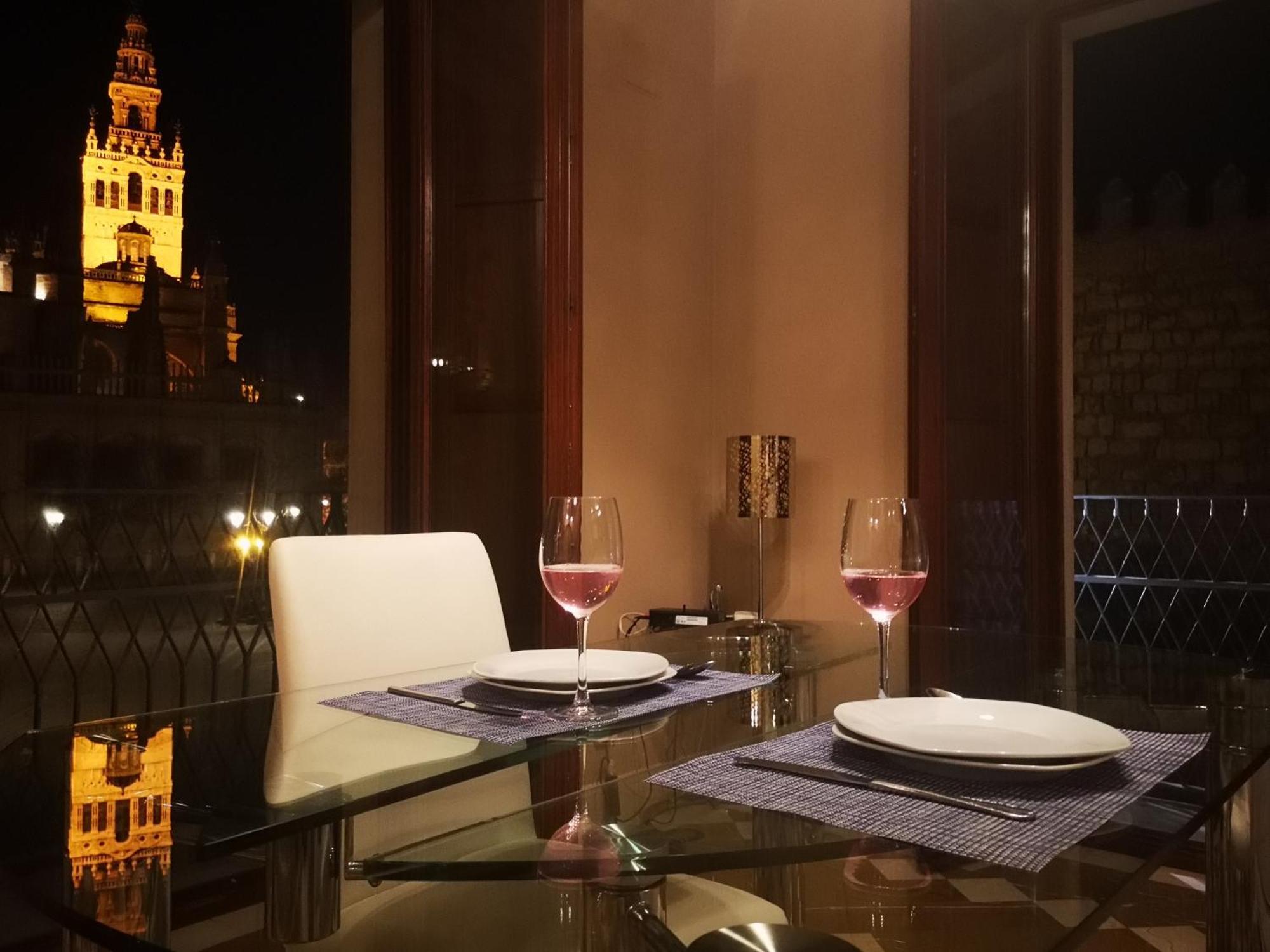 Luxury Apartment With Views To Alcazar, Cathedral And Giralda. Seville Luaran gambar
