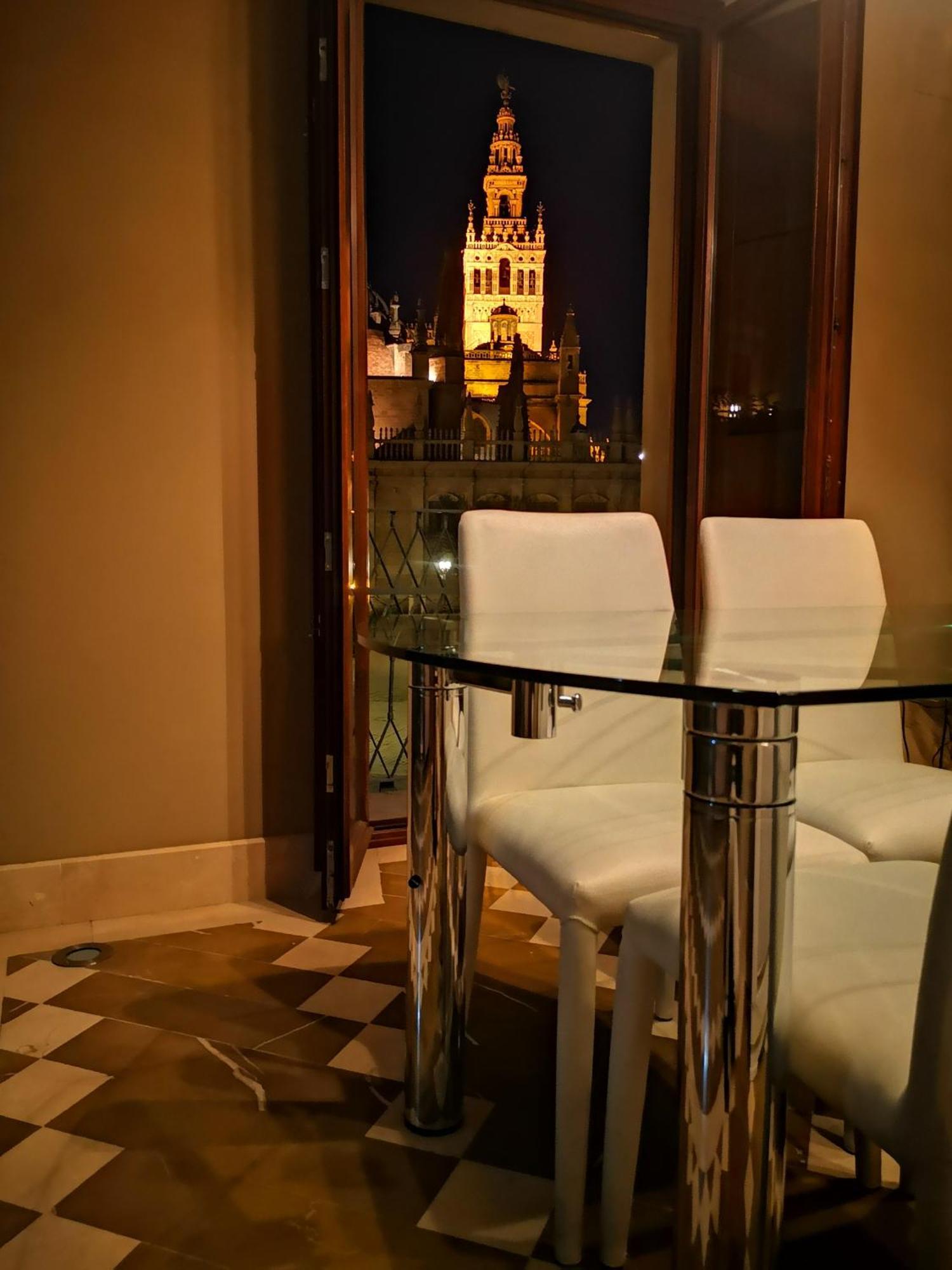 Luxury Apartment With Views To Alcazar, Cathedral And Giralda. Seville Luaran gambar