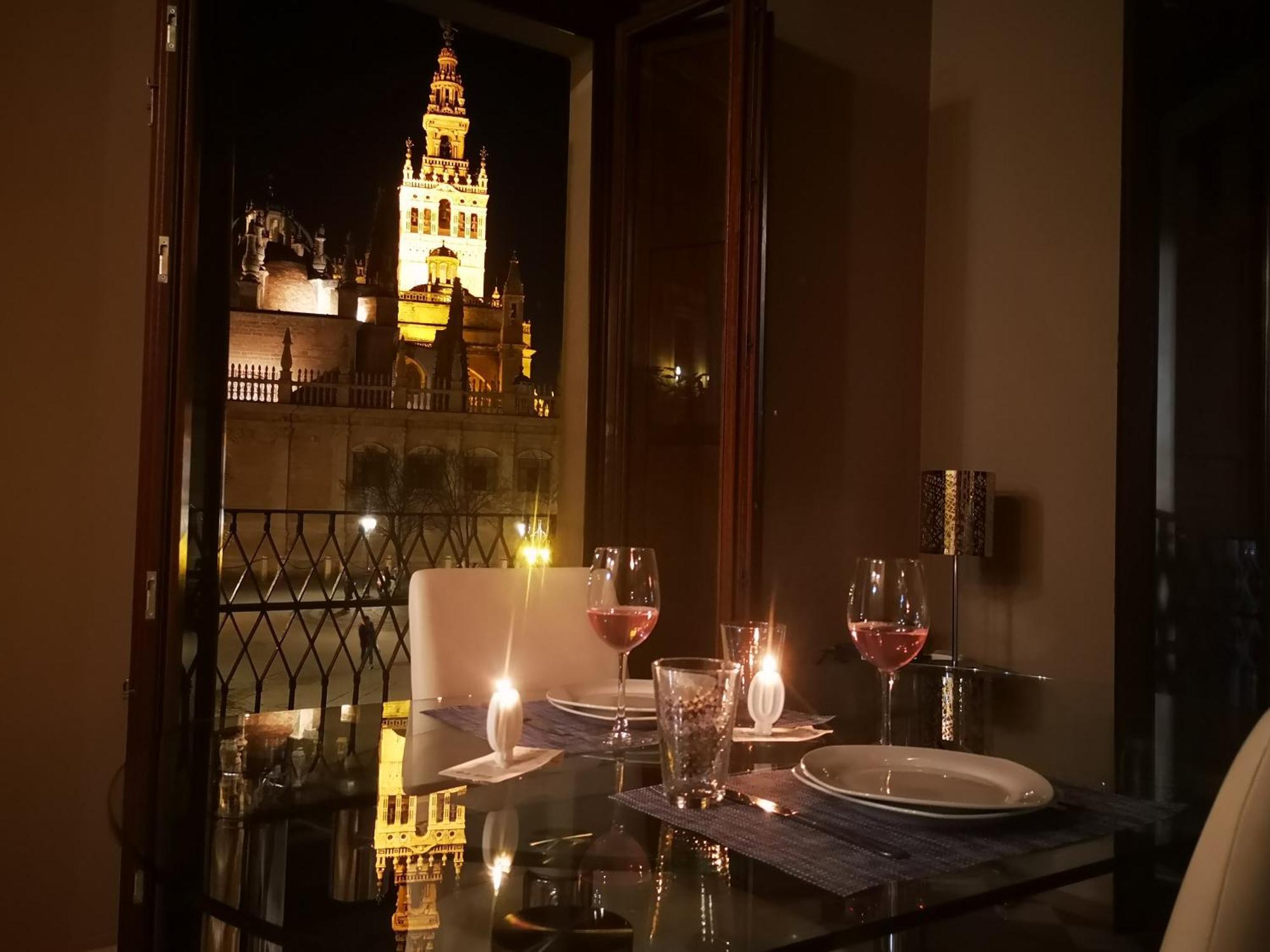 Luxury Apartment With Views To Alcazar, Cathedral And Giralda. Seville Luaran gambar